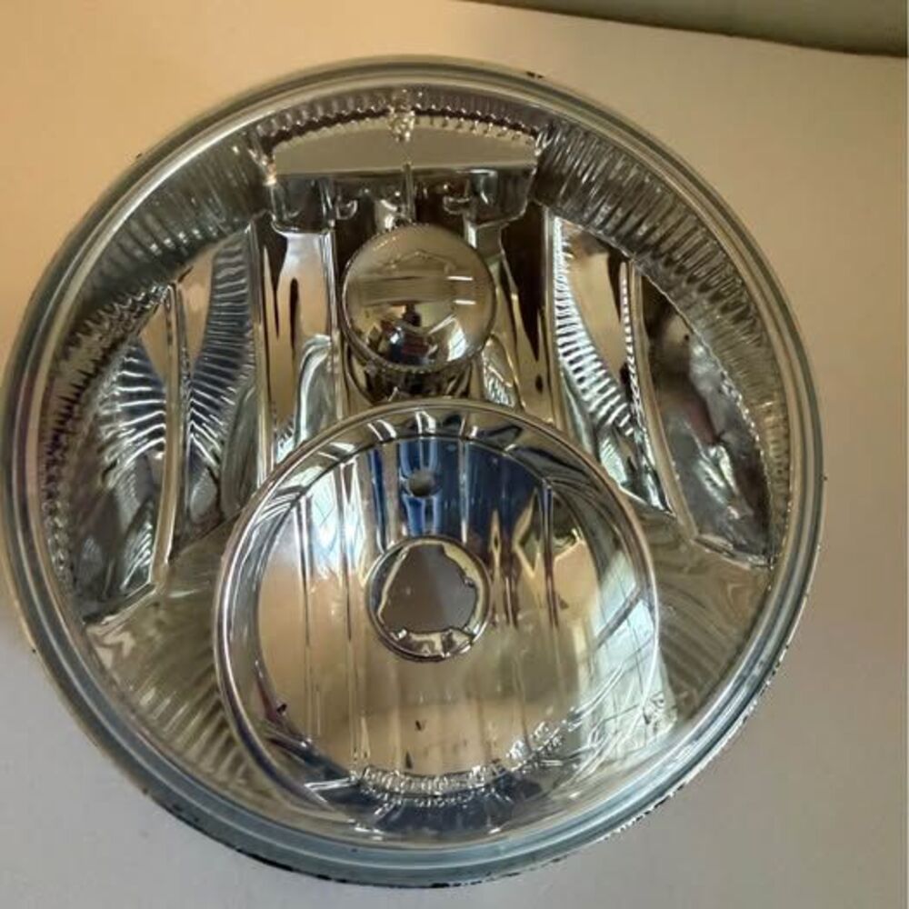 Harley-Davidson Headlight Assembly PN 67700064 OEM 7” Halogen